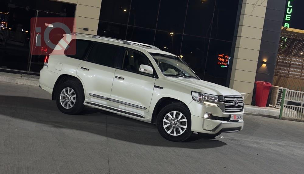 تۆیۆتا لاند کروزەر